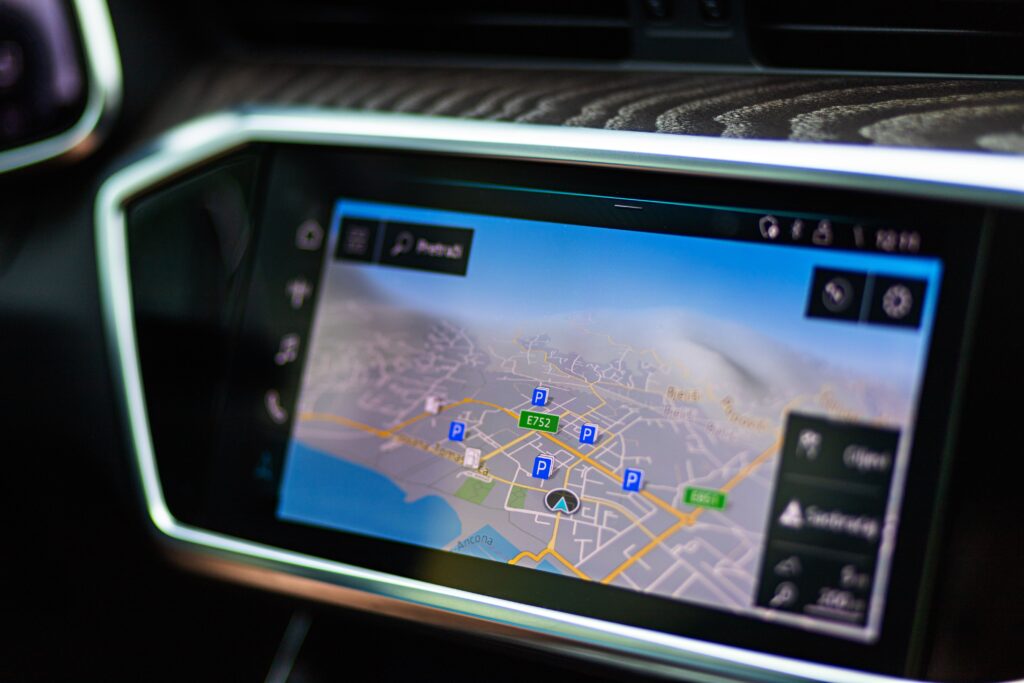 Display/Navigationsgerät integriet in einem Fahrzeug